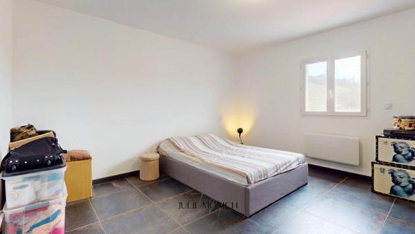 MAISON AVEC GARAGE/LOCAL