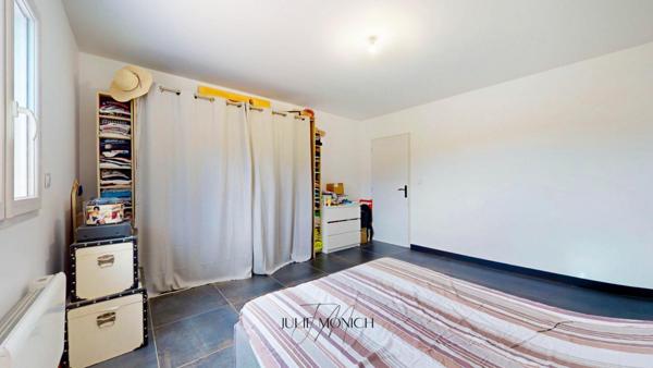 MAISON AVEC GARAGE/LOCAL