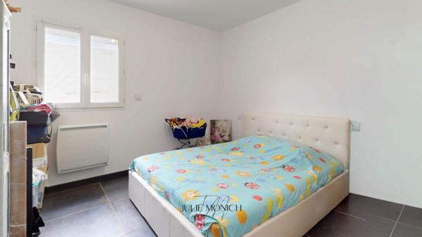 MAISON AVEC GARAGE/LOCAL