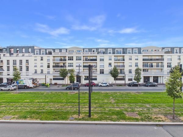 Appartement
         3 pièces
        - 69 m² Exclusivité 375 000 € *