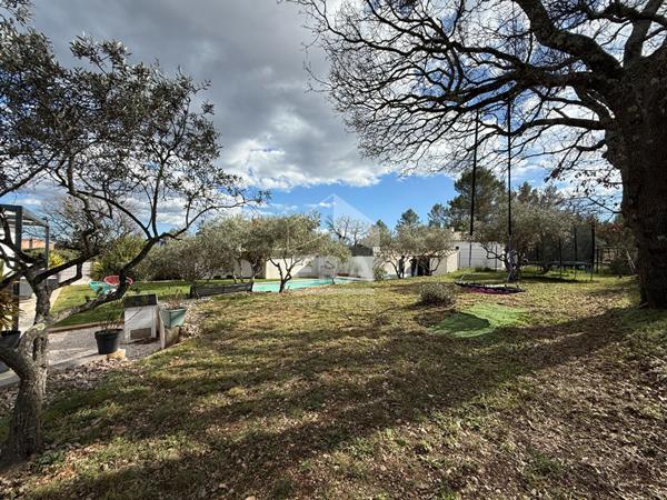 A VENDRE 83470 SAINT MAXIMIN LA SAINTE BAUME MAISON TYPE 5 DE 110M² SUR 807M² DE JARDIN GARAGE PISCINE