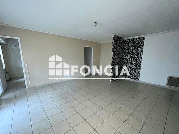 Location Local commercial 3 pièces 73 m² - 11 RUE DE LA HOLLANDE Cholet 49300