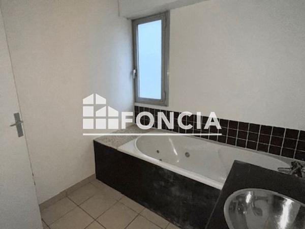 Location Local commercial 3 pièces 73 m² - 11 RUE DE LA HOLLANDE Cholet 49300