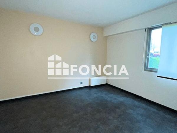 Location Local commercial 3 pièces 73 m² - 11 RUE DE LA HOLLANDE Cholet 49300