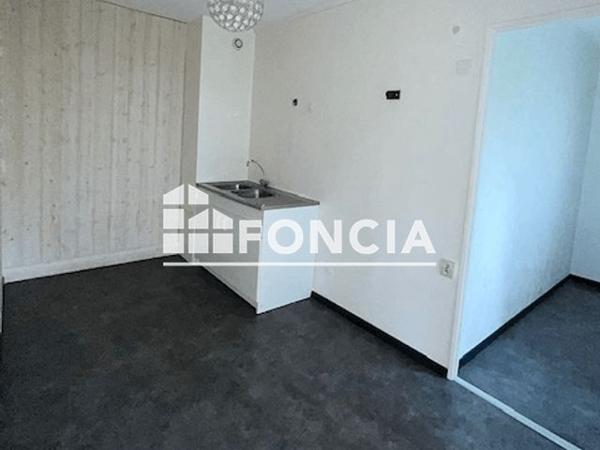 Location Local commercial 3 pièces 73 m² - 11 RUE DE LA HOLLANDE Cholet 49300