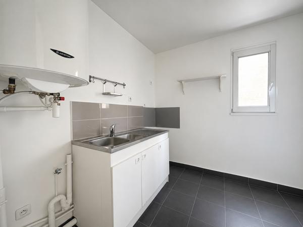Appartement
         3 pièces
        - 58 m² 490 000 € *