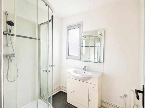 Appartement
         3 pièces
        - 58 m² 490 000 € *
