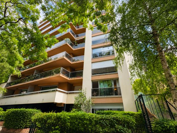 Appartement
         3 pièces
        - 58 m² 490 000 € *