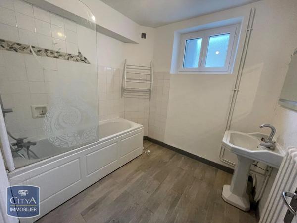 Maison à louer 5 pièces 95.87m² Saint-Léonard-de-Noblat (87400)
