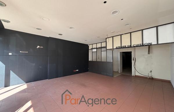 CENTRE-VILLE MURS COMMERCIAUX EMPLACEMENT No1 LIBRE