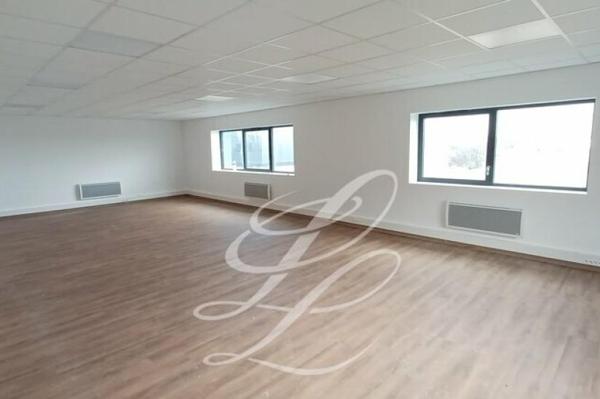Location - ENTREPOT 5824 m 2