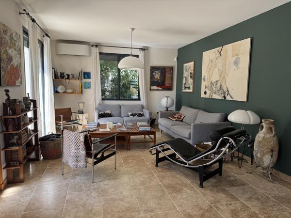 Les Angles (30133) Maison entièrement rénovée