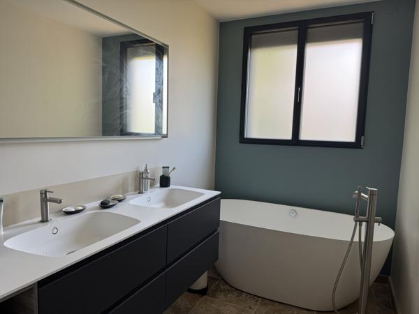 Les Angles (30133) Maison entièrement rénovée