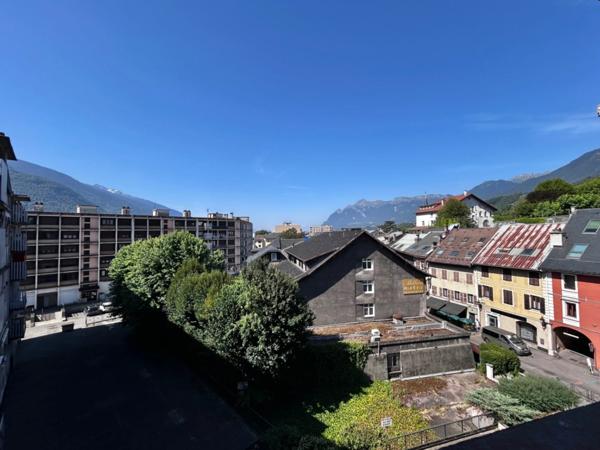 ALBERTVILLE (73) - Appartement Type 4 à rénover + Garage + Cave.