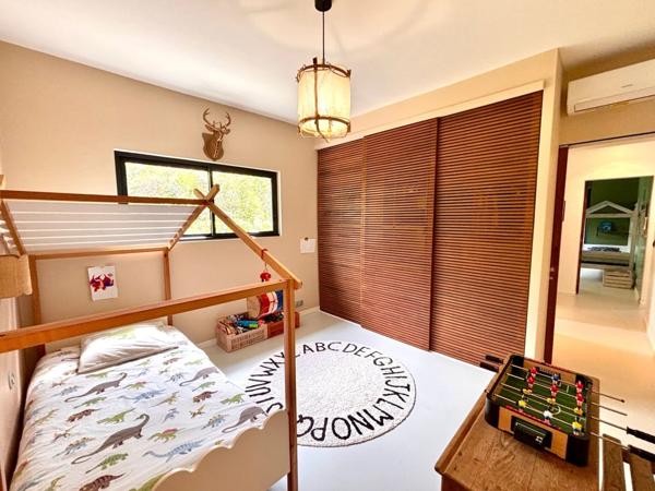 Superbe Villa ultra moderne + 2 dépendances 3 piscines sur 3 243 m² de terrain