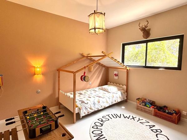 Superbe Villa ultra moderne + 2 dépendances 3 piscines sur 3 243 m² de terrain