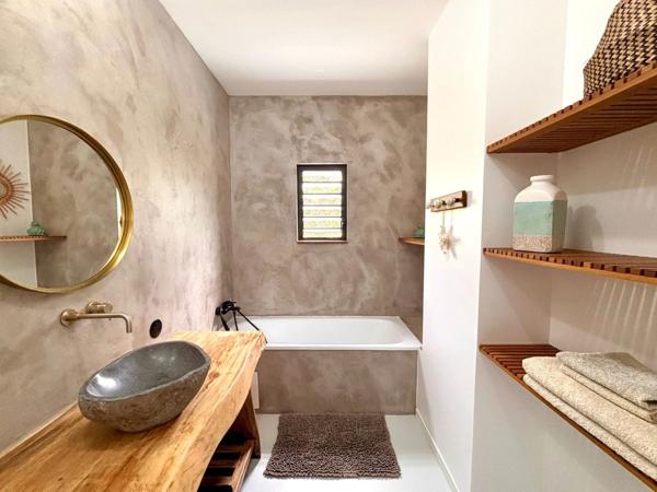 Superbe Villa ultra moderne + 2 dépendances 3 piscines sur 3 243 m² de terrain