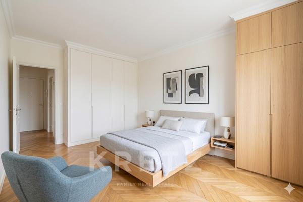 NEUILLY-SUR-SEINE – Mairie/Perronet – Rare dans le secteur – 4ème étage – Vue dégagée – Traversant –