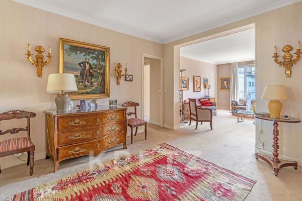 NEUILLY-SUR-SEINE – Mairie/Perronet – Rare dans le secteur – 4ème étage – Vue dégagée – Traversant –