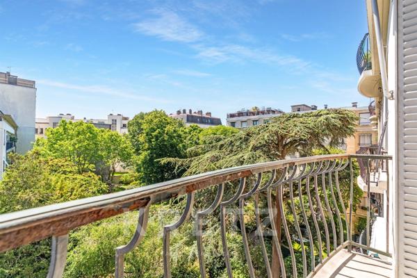 NEUILLY-SUR-SEINE – Mairie/Perronet – Rare dans le secteur – 4ème étage – Vue dégagée – Traversant –