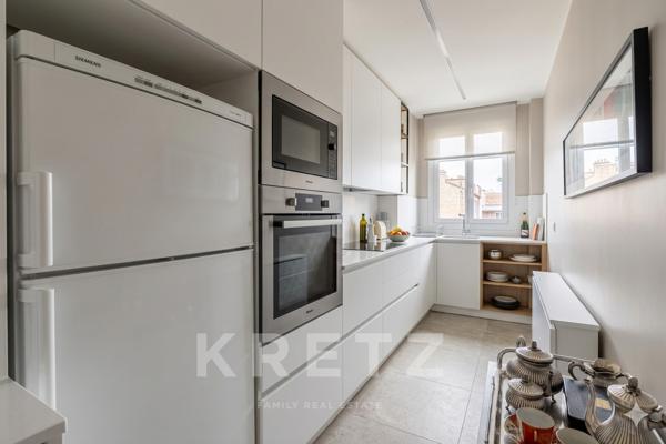 NEUILLY-SUR-SEINE – Mairie/Perronet – Rare dans le secteur – 4ème étage – Vue dégagée – Traversant –