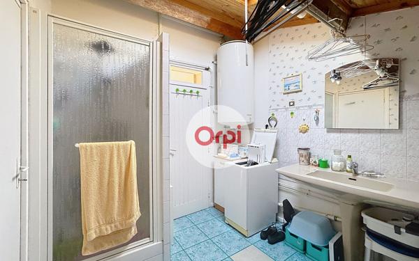 Maison à vendre    4 pièces •  Ambon