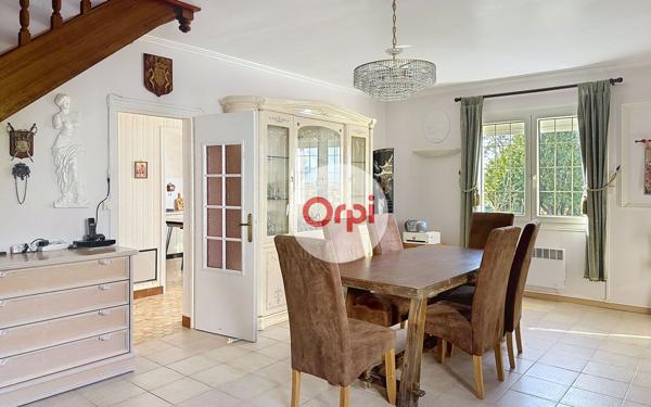 Maison à vendre    4 pièces •  Ambon