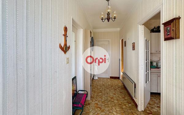 Maison à vendre    4 pièces •  Ambon