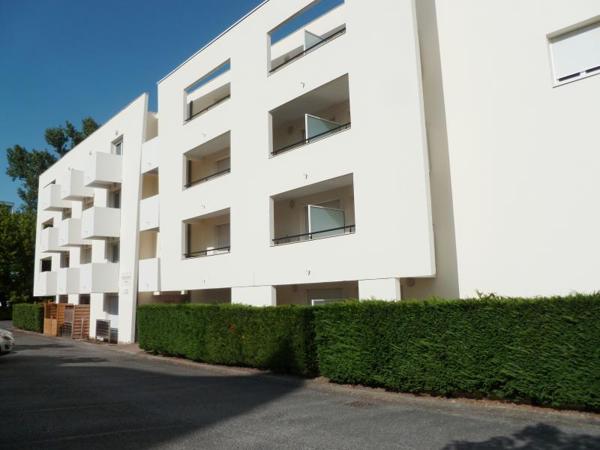 CAMPUS T1 LOUE AVEC BALCON ET PK