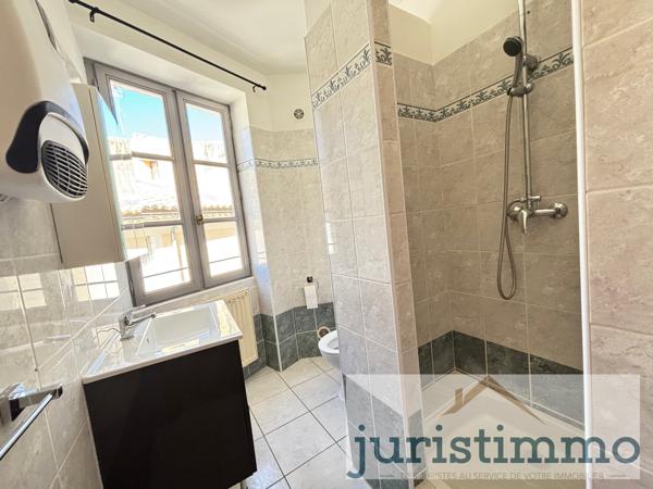 Appartement T2 dans immeuble de charme à Pont-St-Esprit
