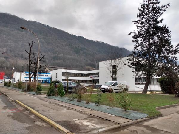 Dpt Isère (38), au CHEYLAS Local industriel 1500 m² (jusqu'à 10.000 m²)