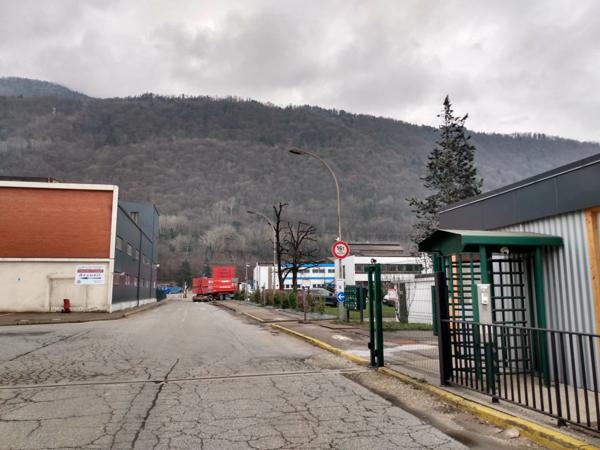 Dpt Isère (38), au CHEYLAS Local industriel 1500 m² (jusqu'à 10.000 m²)