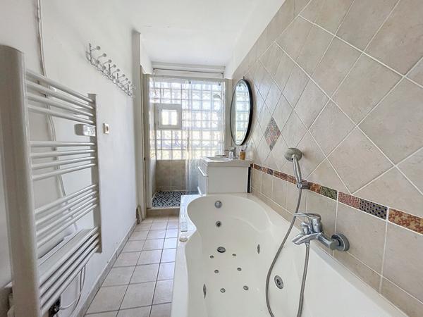 Fréjus Plage - T4 lumineux climatisé rénové cave