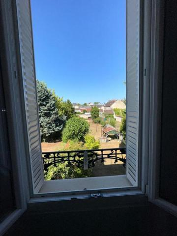 Gare de MONTARGIS à 5 mn à pied - A VENDRE ELEGANTE MEULLIERE de 85 m2 environ avec jardin de 566 m2