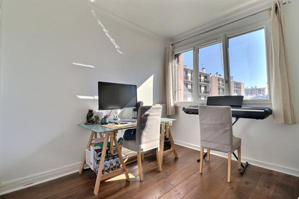 Appartement HYPER CENTRE Colombes 3 pièce(s) ! Parking