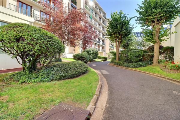 Appartement HYPER CENTRE Colombes 3 pièce(s) ! Parking