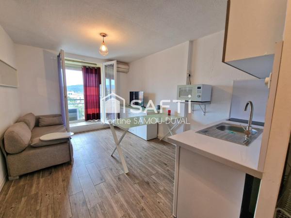 Les Sablettes, T2 vue mer à proximité immédiate des commerces et de la plage, à 5mn de la corniche de Tamaris