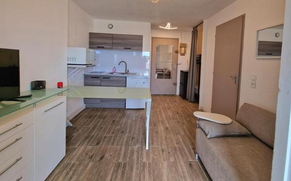 Les Sablettes, T2 vue mer à proximité immédiate des commerces et de la plage, à 5mn de la corniche de Tamaris