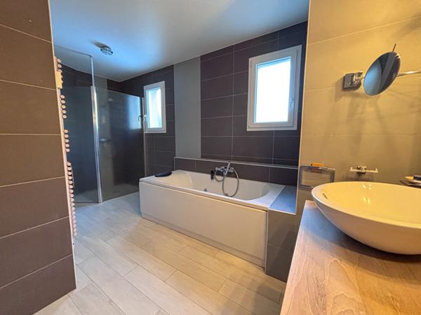 Maison - vie de plain pied - Château-Gontier Sur Mayenne - 4 chambres - 159 m2