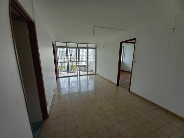 Appartement à louer    4 pièces • 58,75 m2    Les Abymes