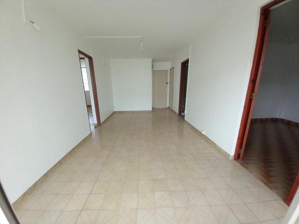 Appartement à louer    4 pièces • 58,75 m2    Les Abymes