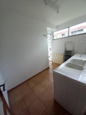 Appartement à louer    4 pièces • 58,75 m2    Les Abymes