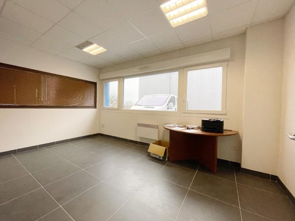 IMMEUBLES DE BUREAUX ET ATELIER DE 2024M2