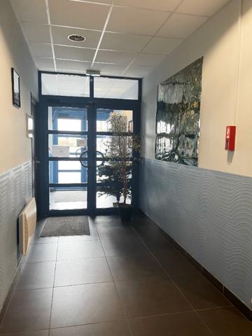 IMMEUBLES DE BUREAUX ET ATELIER DE 2024M2