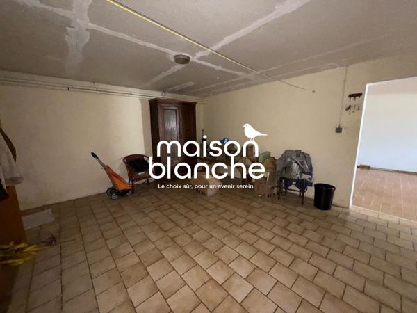 Maison avec terrains à Bâtir