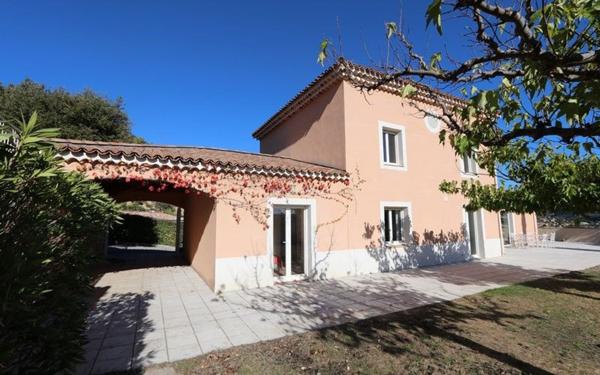 Maison à vendre    9 pièces •  Gréoux-les-Bains