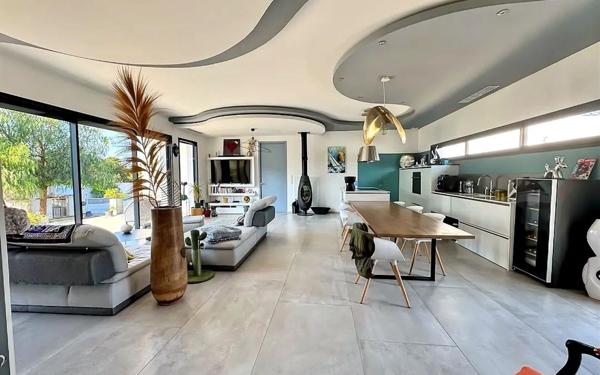 Maison à vendre    5 pièces •  Générac