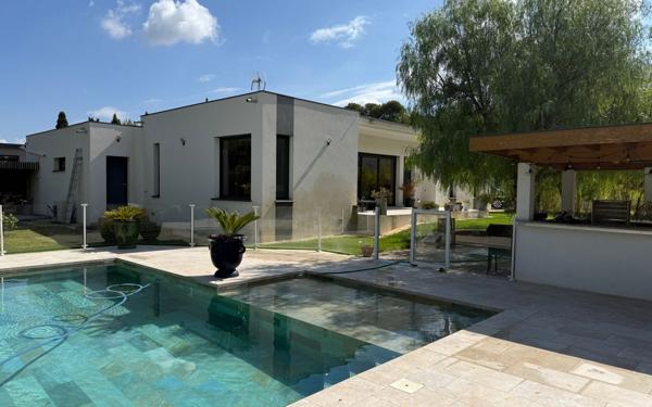 Maison à vendre    5 pièces •  Générac