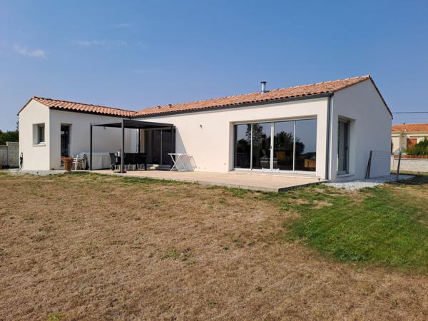 MAISON CONTEMPORAINE AVEC SUITE PARENTALE Saintes (17100)