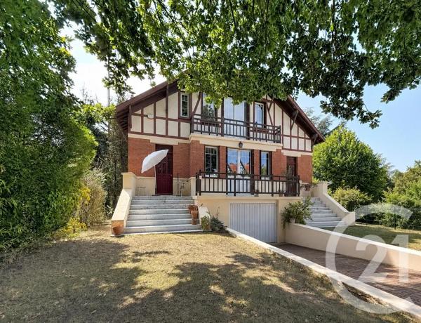 Maison à vendre  7 pièces - 197,68 m 2   LE VESINET  - 78